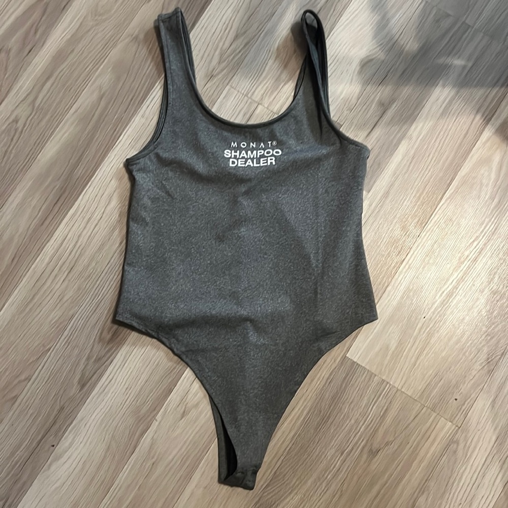 Shampoo dealer Monat bodysuit